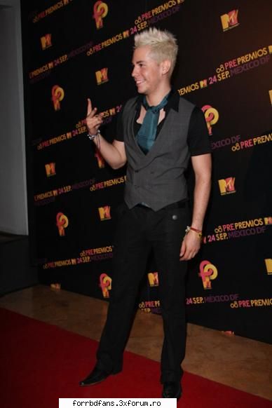 :cool: christian la petrecerea de dinaintea premiilor mtv latinoamer