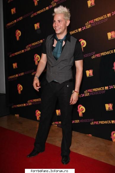 :cool: christian la petrecerea de dinaintea premiilor mtv latinoamer