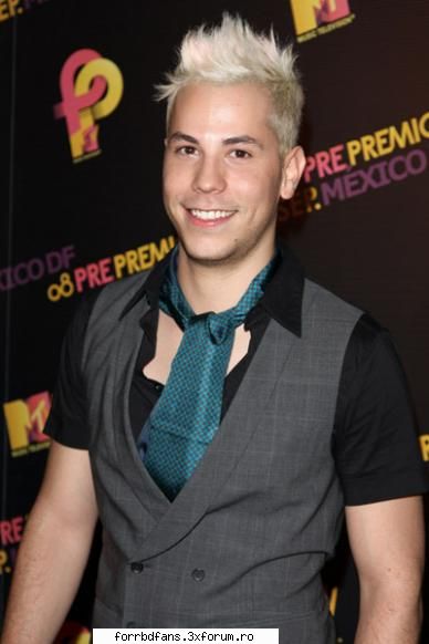 :cool: christian la petrecerea de dinaintea premiilor mtv latinoamer
