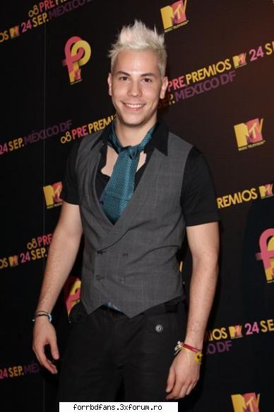 :cool: christian la petrecerea de dinaintea premiilor mtv latinoamer