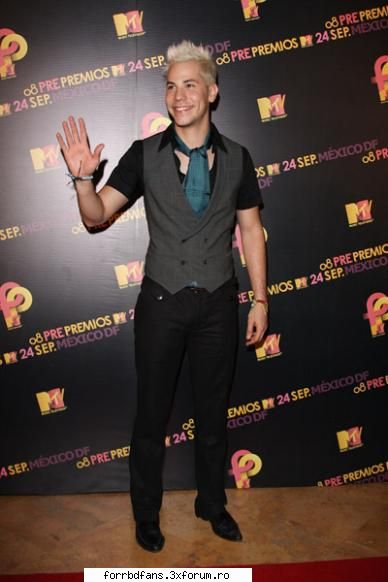 :cool: christian la petrecerea de dinaintea premiilor mtv latinoamer