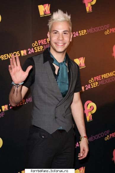 :cool: christian la petrecerea de dinaintea premiilor mtv latinoamer