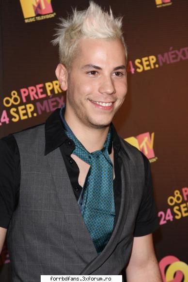 :cool: christian la petrecerea de dinaintea premiilor mtv latinoamer