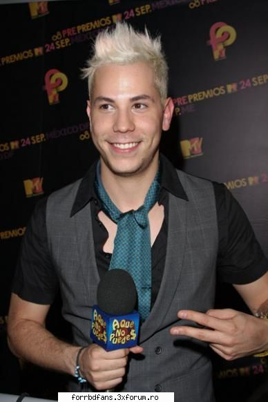 :cool: christian la petrecerea de dinaintea premiilor mtv latinoamer