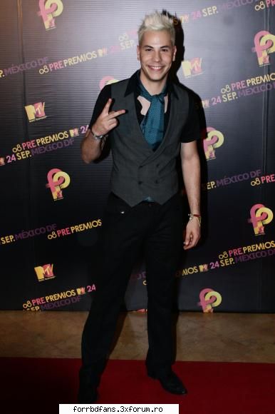 :cool: christian la petrecerea de dinaintea premiilor mtv latinoamer